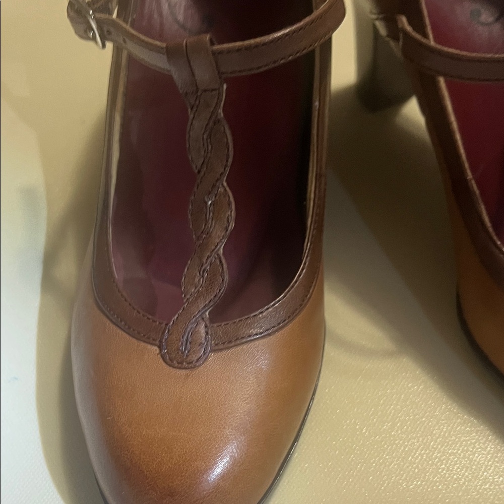 Abel Vella Braided T-Strap Block Heels Like New Condition size 7M - Picture 9 of 11